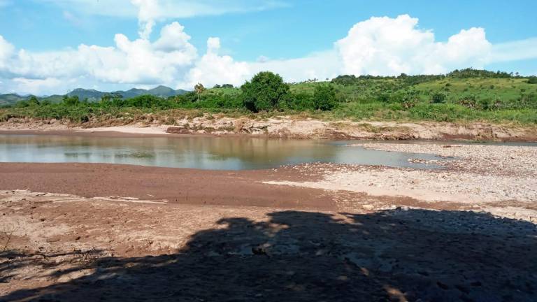 Se quedaron sin agua potable y han tenido que buscar resolver las necesidades con agua del río de las cañas, así como el volver a intentar preparar sus tierras para la siembra.