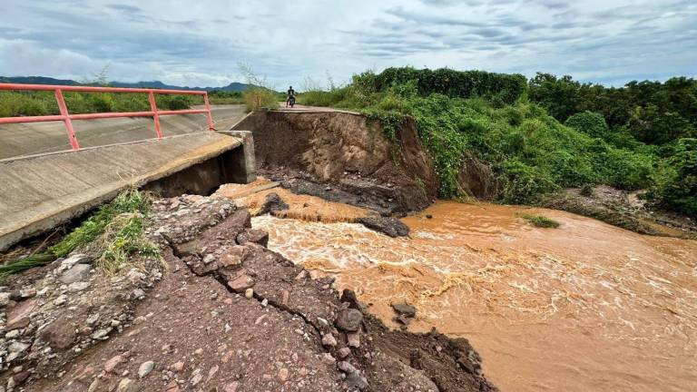 Uno de los canales de riego de la presa Santa María también sufrió daños en Rosario.