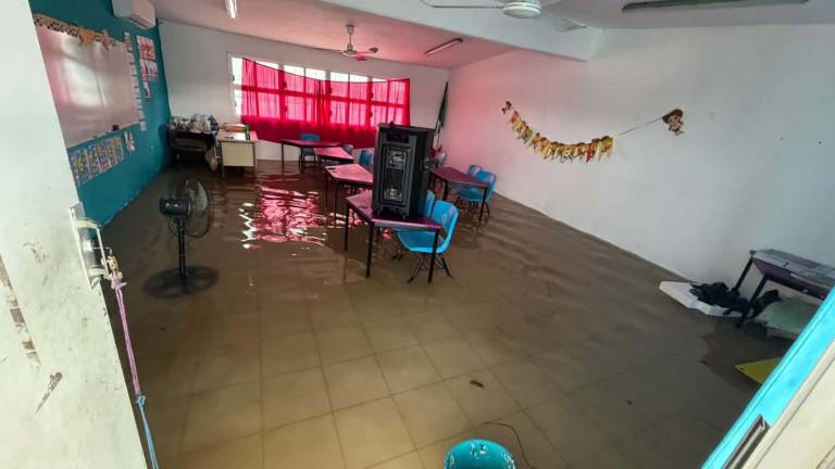 El agua del mar ingresó este domingo a sectores de Navolato, en medio de las lluvias registradas en la región.