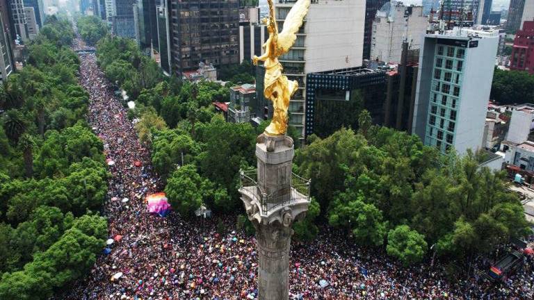 Miles de personas se congregan para la edición 44 de la Marcha del Orgullo de la Ciudad de México.