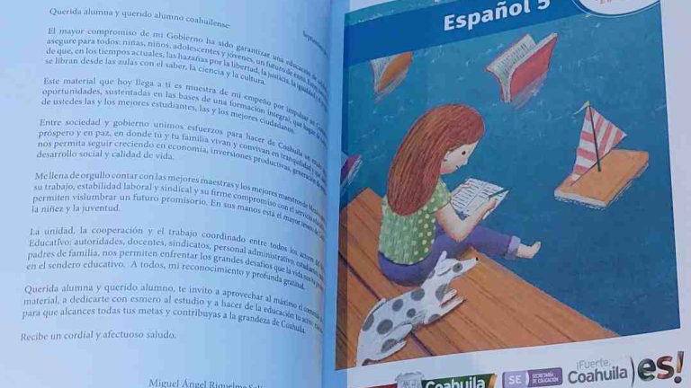 Libros de texto entregados en escuelas de Coahuila contienen propaganda del gobernador