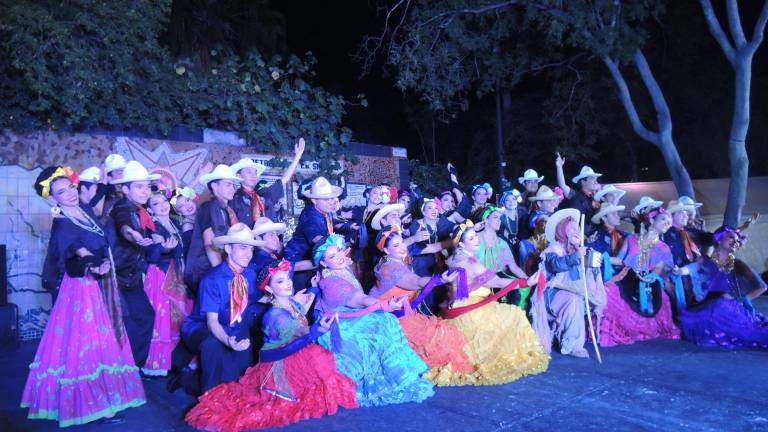La Compañía Folclórica Sinaloense se presenta en el Jardín Botánico.