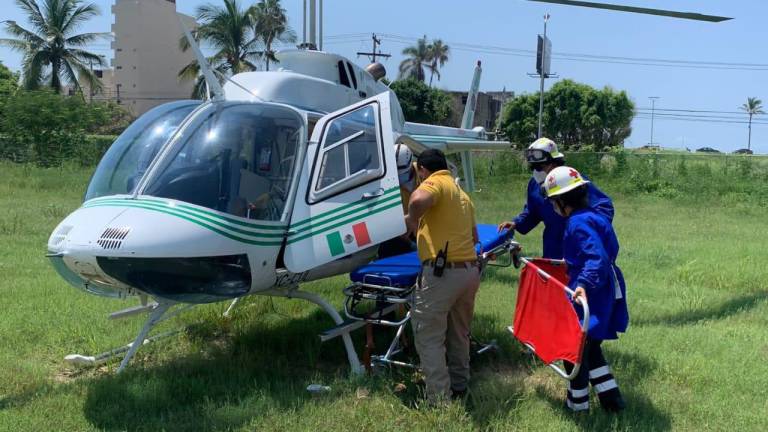 Trasladan en helicóptero a mujer delicada de salud desde poblado incomunicado en San Ignacio