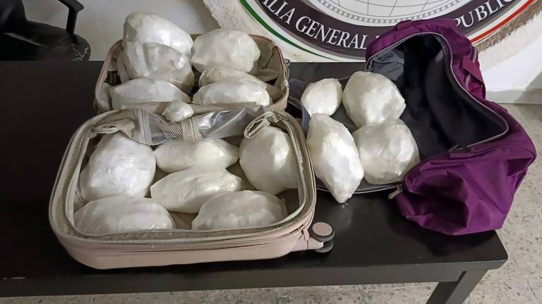Detienen en Escuinapa a mujer con 13 kilos de metanfetamina