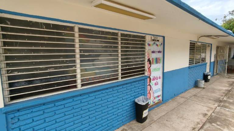 En la Primaria Niños Héroes, en Rosario, esperan apoyos para hacer mejoras en el plantel.