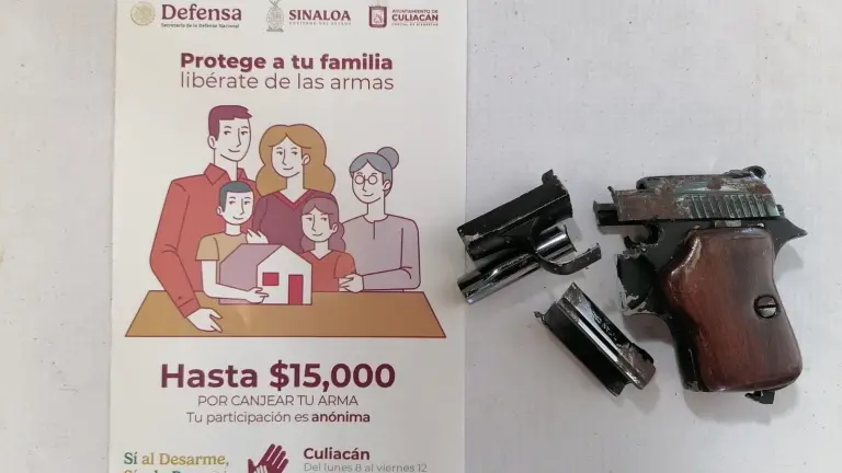 Autoridades destruyeron las armas y explosivos entregados por la ciudadanía durante la campaña de Desarme Voluntario Sinaloa 2025.