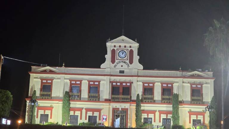 En Rosario, autoridades municipales ya inician con el decorado por las fiestas navideñas.