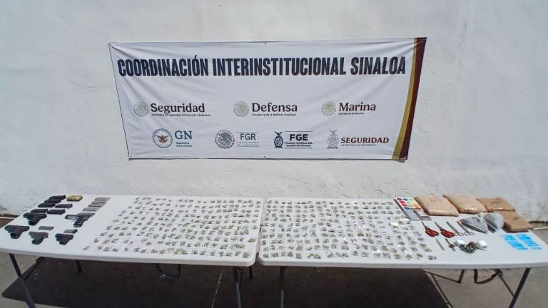 Policías estatales aseguraron droga, armas y municiones tras inspección en penal de Aguaruto, Culiacán.