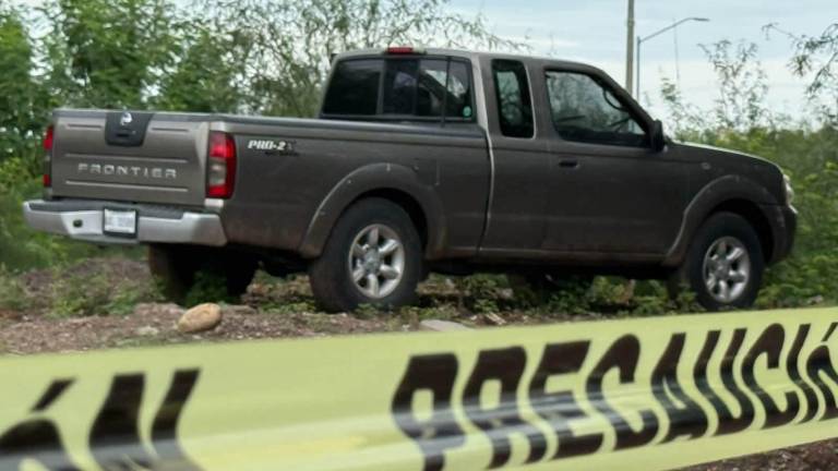 Elementos de seguridad acordonaron la zona para resguardar la escena del homicidio y sus evidencias.