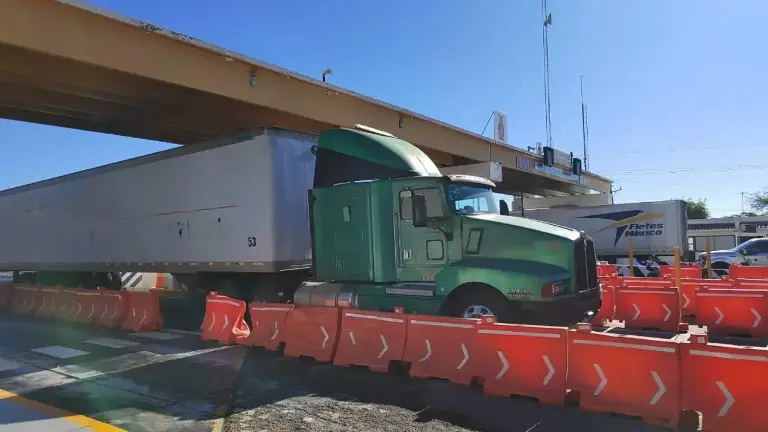 Campesinos y transportistas realizarán este lunes cierre de carreteras y aduanas.