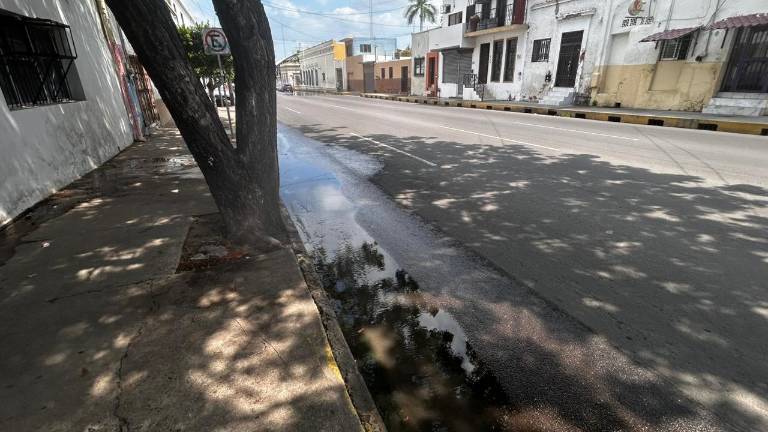 En el Centro de Culiacán se registra una fuga de aguas negras desde hace una semana.