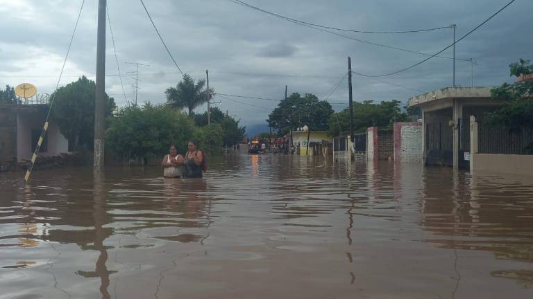 El Huracán Pamela inundó calles en Escuinapa.