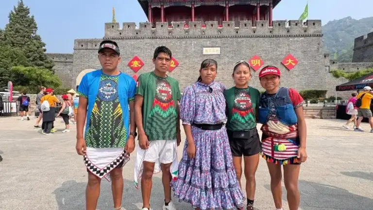 Los corredores indígenas mexicanos hicieron historia al subir al podio.