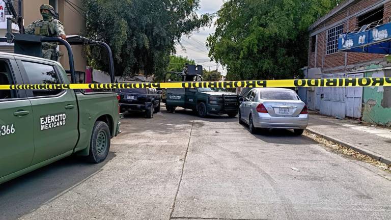 Ejército resguarda la zona donde se registró el ataque armado a una vivienda de la colonia Lázaro Cárdenas.