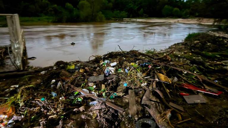 Las precipitaciones provocaron un arrastre extraordinario de material hacia la obra de captación, por lo que fue necesario realizar trabajos durante toda la noche para limpiar la zona.