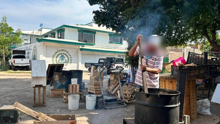 Quienes pertenecen al centro de rehabilitación Esperanza de Culiacán se involucran en los preparativos para la cena de Año Nuevo.