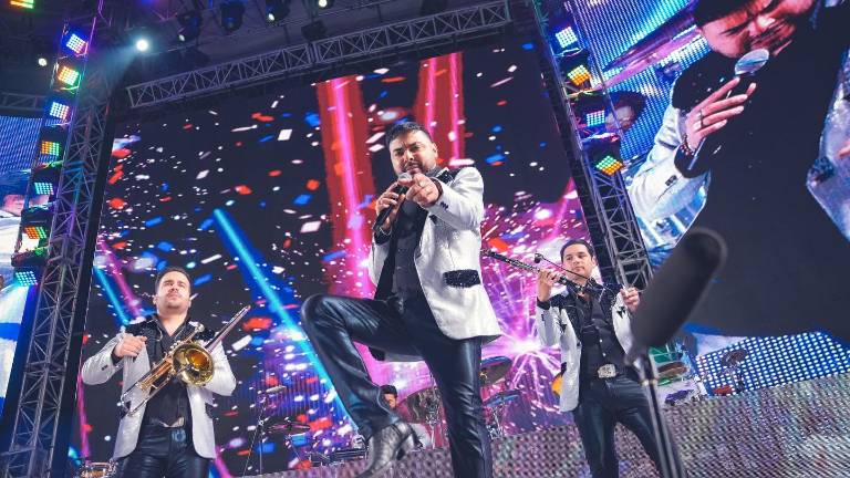 Banda El Recodo se presenta en Tonalá, Jalisco.