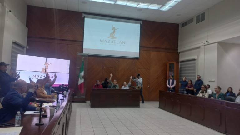 La decisión generó fuertes críticas de regidoras opositoras que advirtieron un retroceso en rendición de cuentas.