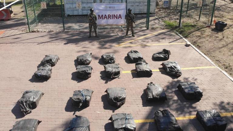 Personal de la Secretaría de Marina llevó a cabo el aseguramiento de 63 bultos con presunta droga.