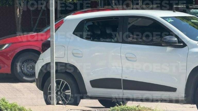 El cuerpo de Jesús Gilberto quedó en el asiento trasero de la unidad.