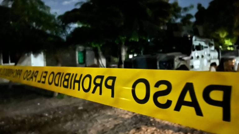 Elementos de la Policía Municipal y paramédicos atendieron a un hombre herido por arma de fuego en la sindicatura de Aguaruto.