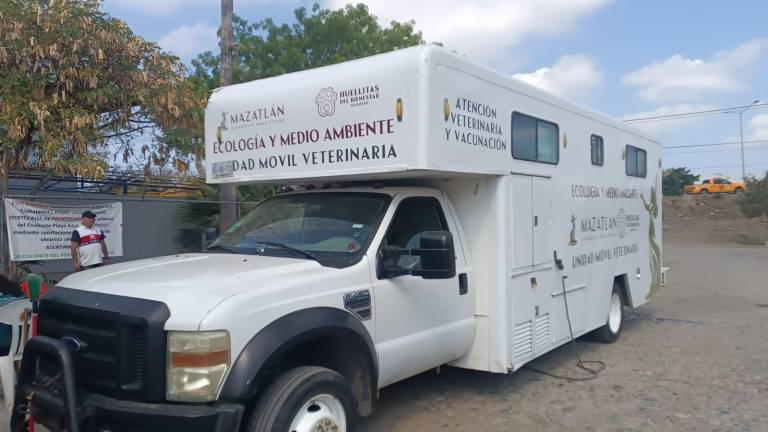 Campaña de esterilización de mascotas en el Fovissste Playa Azul, en Mazatlán.