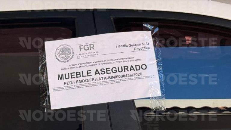 Fuerzas federales aseguraron tres vehículos durante cateos realizados en Laguna Colorada, al sur de Culiacán.