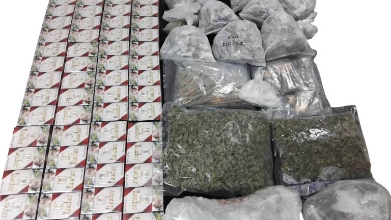 Decomiso realizado en un operativo en el interior del penal de Aguaruto, en Culiacán.