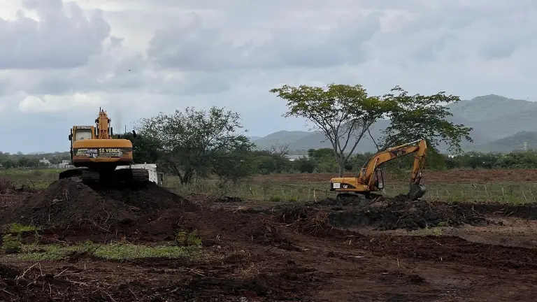 Inicio de obras de servicios básicos en el terreno donde se construirán las Viviendas del Bienestar.