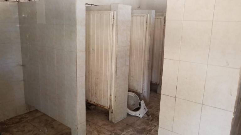 Más de 2 mil planteles están con necesidades de mantenimiento.