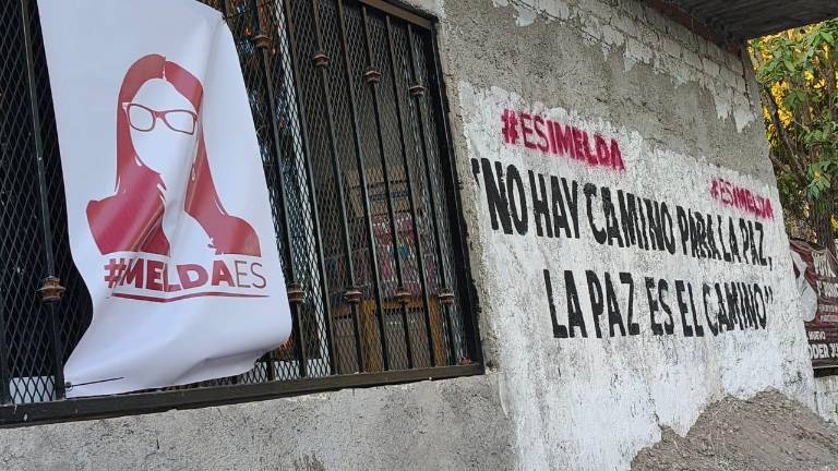 En Rosario instalaron lonas y pintaron bardas con la leyenda #ImeldaEs.