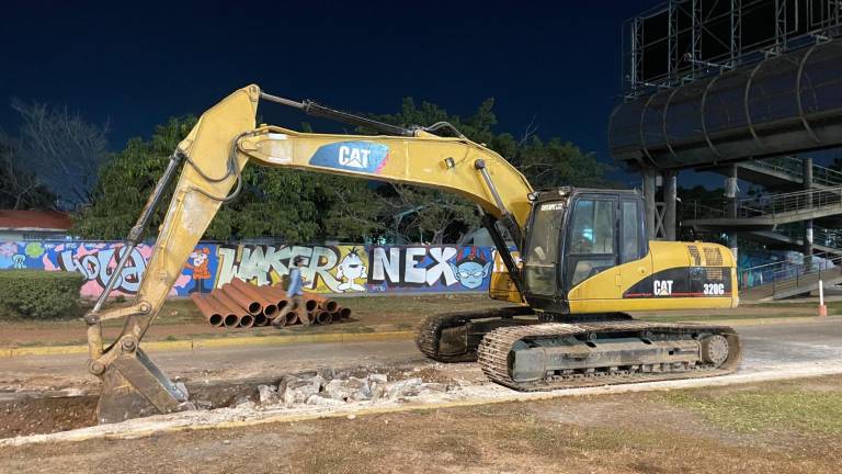 Por trabajos de conexión de la red sanitaria, autoridades de Tránsito Municipal informaron sobre el cierre vial temporal en la avenida Carlos Canseco, a la altura de la colonia Francisco Villa.