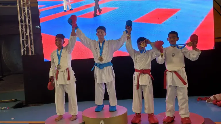 Héctor Arturo Reyes Rivas subió a lo más alto del podio, al lograr el oro en kumite en la categoría 10-11 años cintas negras.