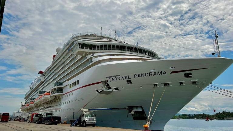 El crucero turístico Carnival Panorama arribó a Mazatlán la mañana de este miércoles.