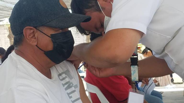 Los adultos de 60 y más recibirán la segunda dosis.