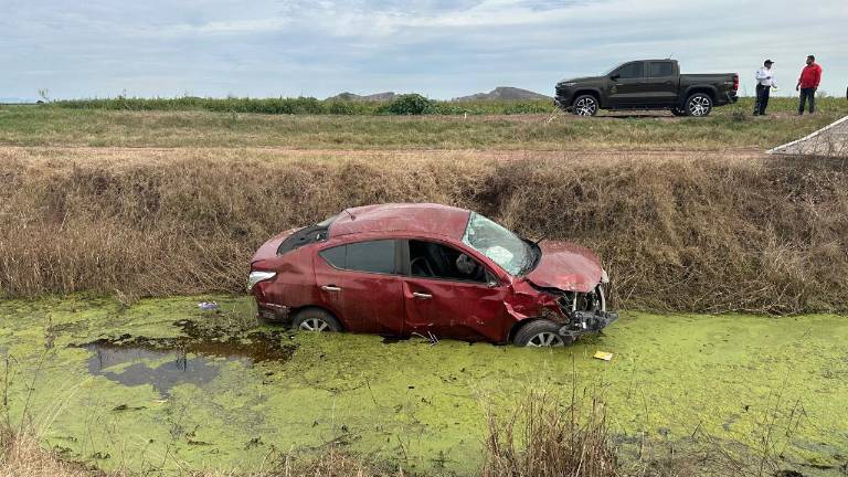 El accidente se reportó sobre la carretera estatal Los Mochis-El Fuerte.
