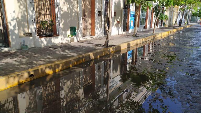 ‘Dijeron que ya no se iba a inundar, y se inundó’, dicen vecinos del Centro Histórico de Mazatlán
