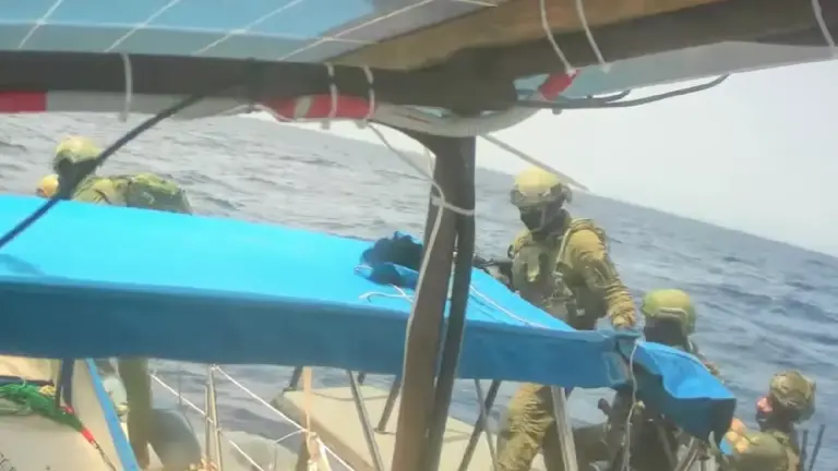 Soldados de Israel durante el secuestro de los barcos de la flotilla humanitaria que buscaba llegar a Gaza.