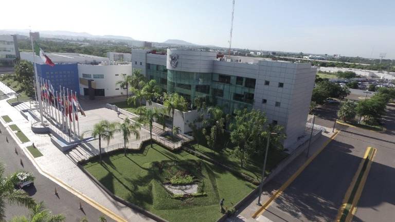 El Rector de la UAS, Jesús Madueña Molina, hizo un llamado a los jóvenes con ficha pendiente para completar su preinscripción.