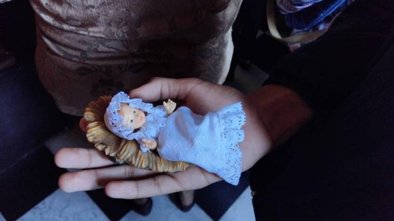 Creyentes de Culiacán presentaron y bendijeron a sus Niños Dios durante la misa del Día de la Candelaria en la Catedral.