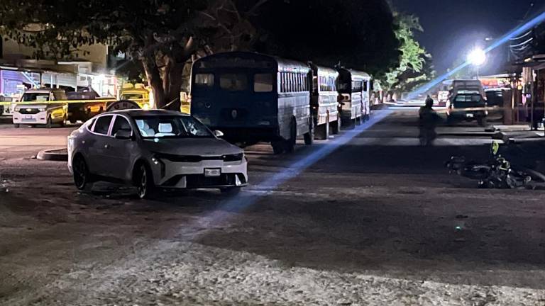 Los hechos en Villa Juárez, Navolato, dejaron un hombre sin vida y un vehículo asegurado con un presunto explosivo en su interior.