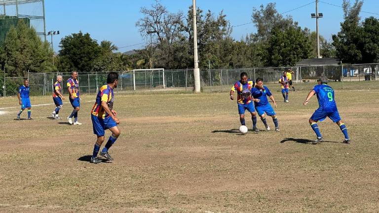 Barrios Unidos de Monterrey gana punto extra en penales ante Escuinapa-Mazatlán.