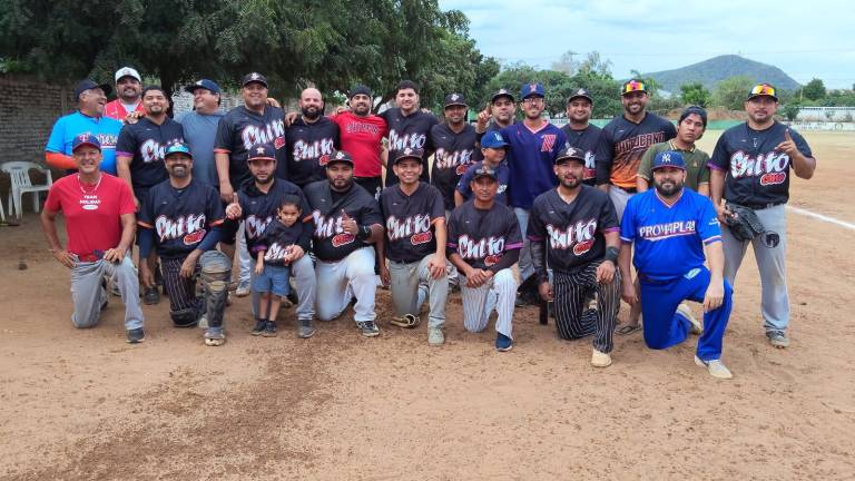 La escuadra de Alijadores de Chito Cano se proclamó campeón absoluto de la Liga de Beisbol Dominical categoría “BA”.