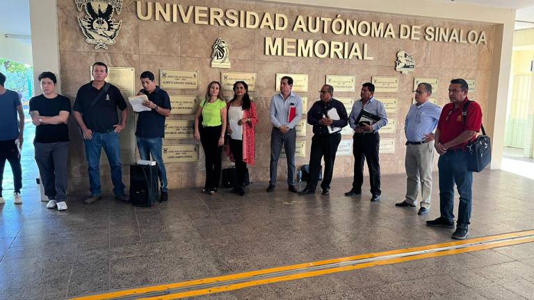 Profesores realizaron una manifestación en la Facultad de Derecho de la UAS para denunciar irregularidades en la asignación de bases de tiempo completo.