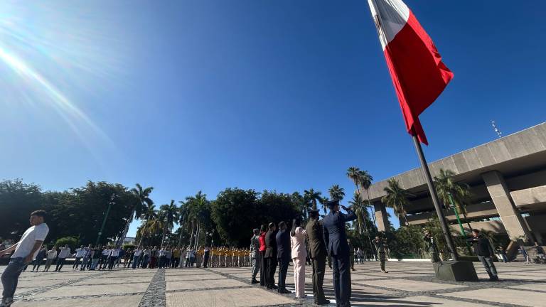 La ceremonia se realizó en la Plaza Cívica de Palacio de Gobierno.