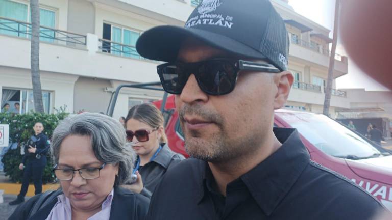 Fernando Arballo aclaró que únicamente las familias pueden guardar un espacio en el malecón, siempre y cuando sea para uso propio.