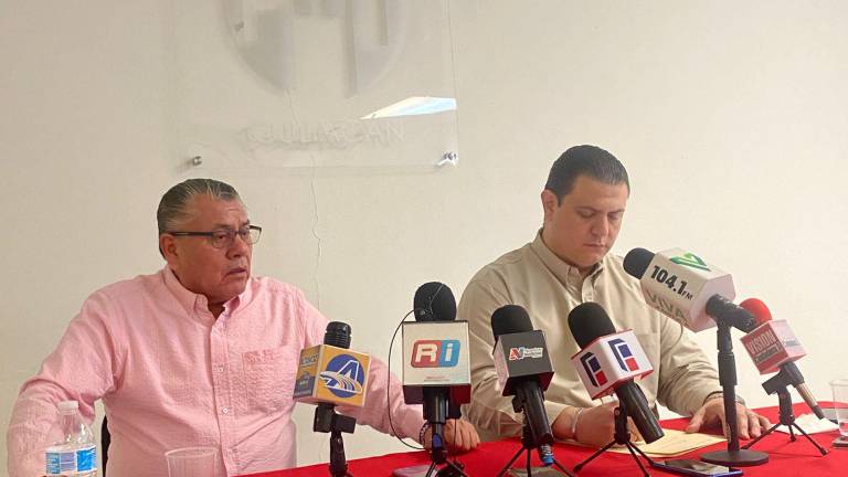 Marco Antonio García Espinoza, dirigente del PRD Municipal, critica que se haya cancelado la comparecencia del Gobernador en el Congreso del Estado.