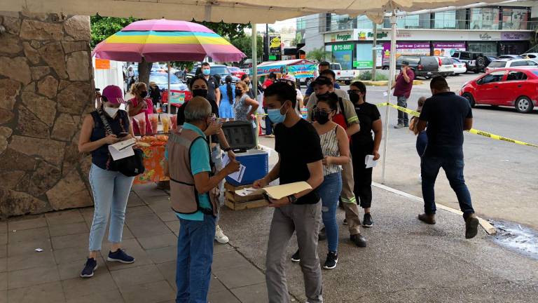 Continúa vacunación contra el Covid-19 a población de 30 a 39 años en Culiacán