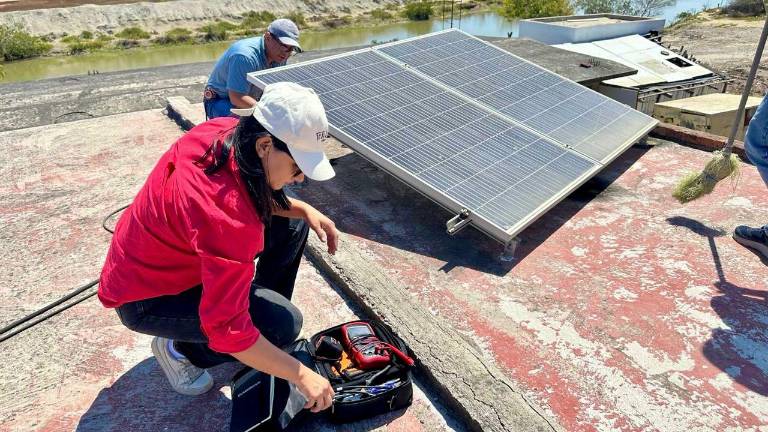 Se puso en marcha la instalación y rehabilitación de sistemas de energía solar en la comunidad pesquera de El Walamo.
