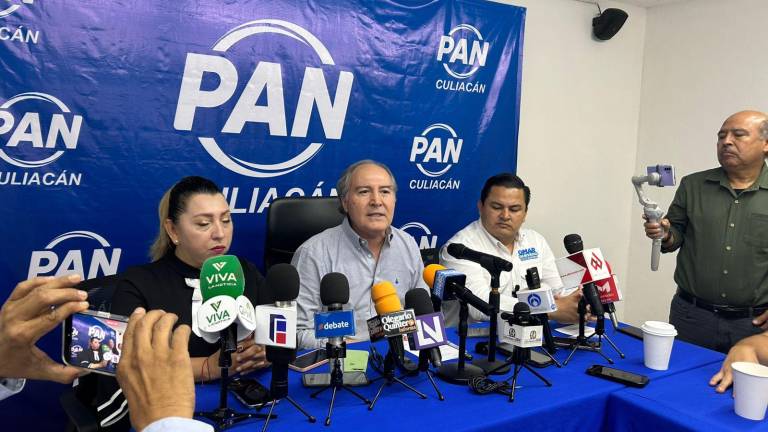 El dirigente del PAN en Culiacán acusa a Morena de acarreo en eventos de la Presidenta Claudia Sheinbaum Pardo.